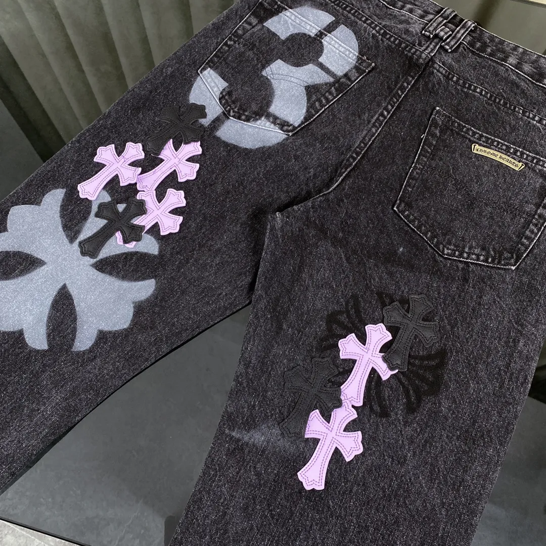 🅿️370 Chrome Hearts New Chrome Hearts Store Limited Edition Black Purple Ox King Heavy Industry Leather Label Jeans Same Style for Men and Women Original Purchased and Patterned 10W➕Really Restores the Ultimate Texture of Vintage Special Italian Cowhide Printing and Cutting Customized Sheepskin Three-layer Thick Line Leather The whole body is spliced in heavy water washing process Craftsmen hand-splash ink You can see the details Three-dimensional cutting version Loose and comfortable, not picky on the body, tall and slim, made by a large factory Original factory quality control, same style for men and women, can be matched with couples, versatile recommendation, must-have jeans for all seasons Color: black Size: S-XL